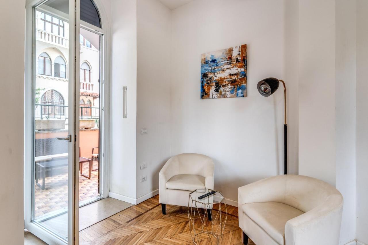 Apartment V E N E R E *