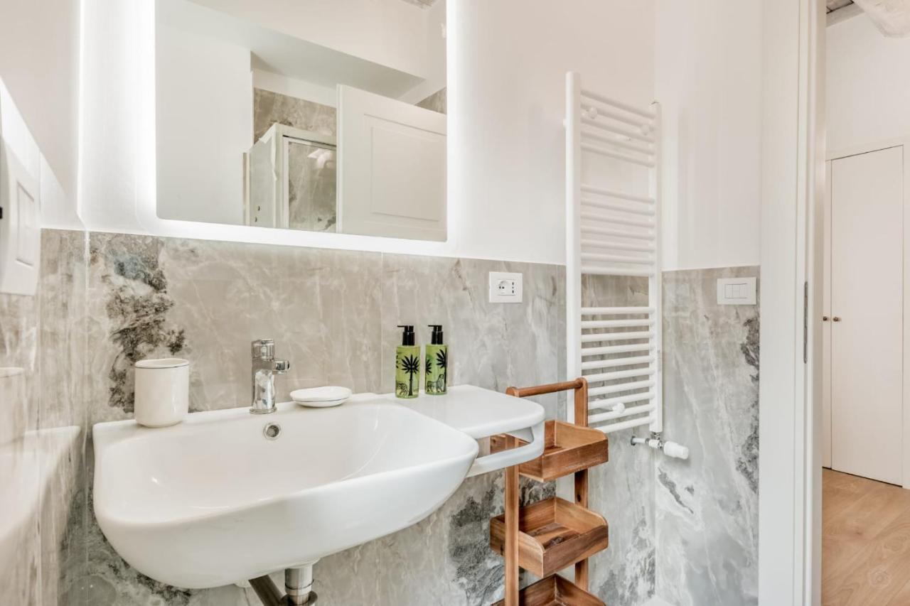 - Vittoria Palace Apartment Rome