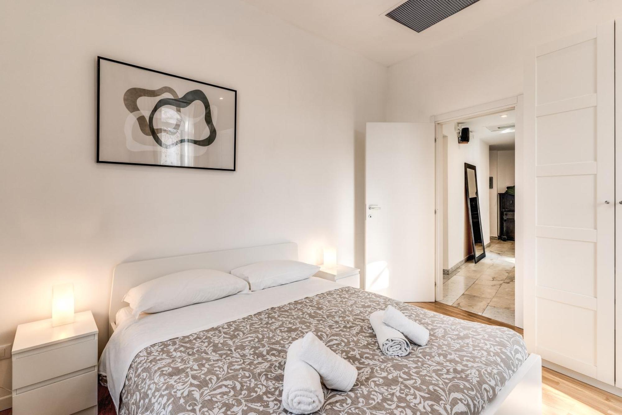 Apartment V E N E R E