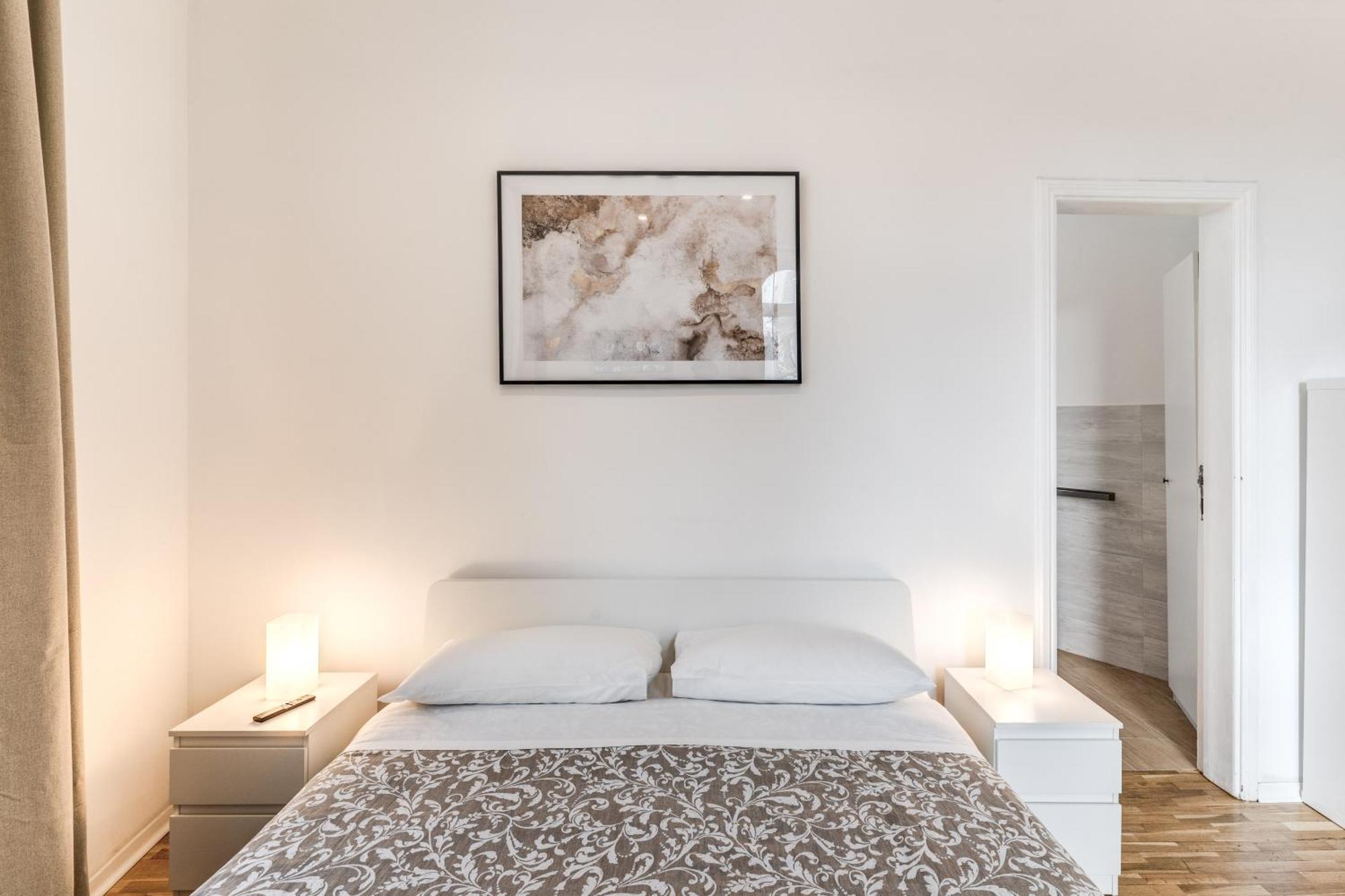 Apartment V E N E R E *