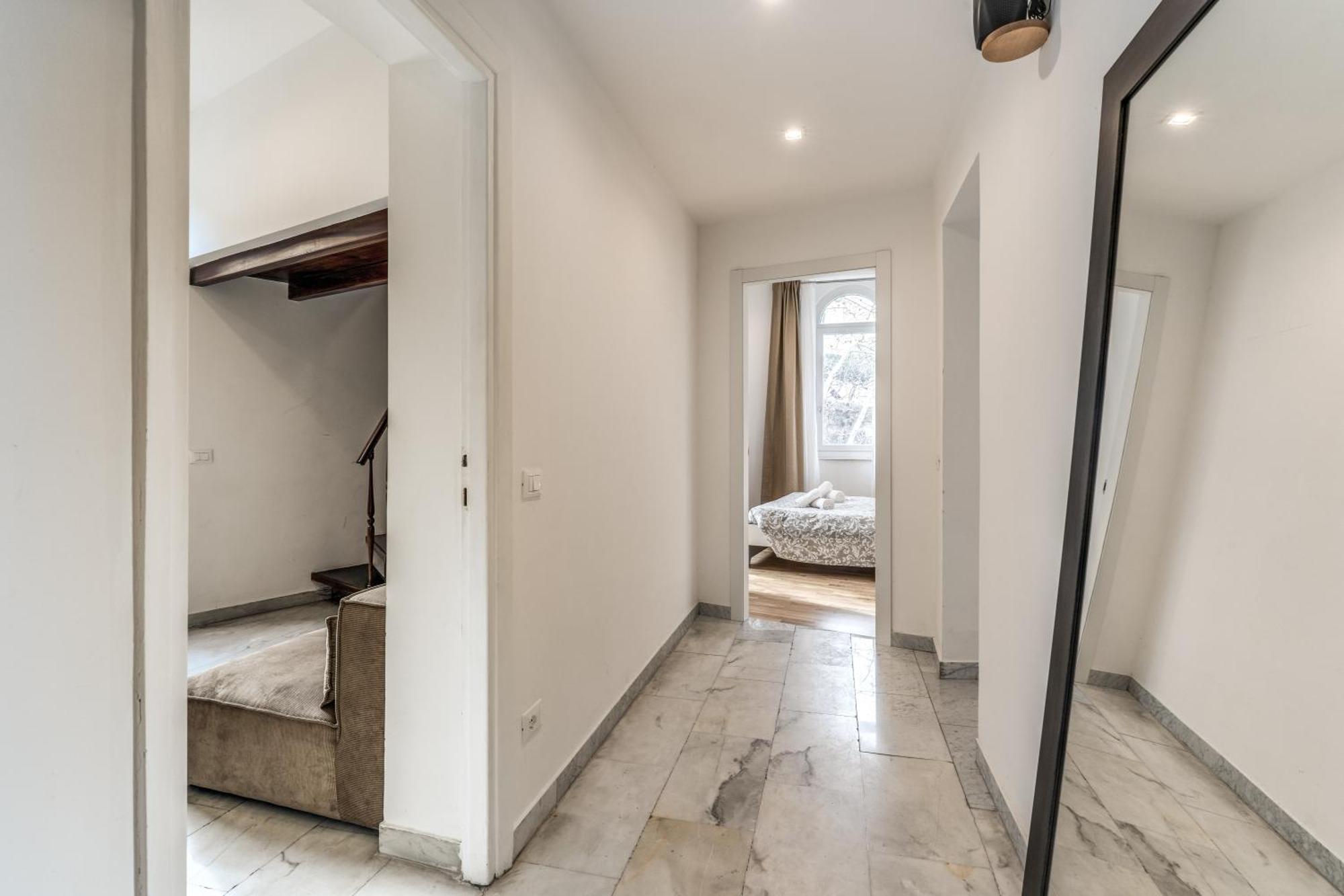 V E N E R E Apartment *