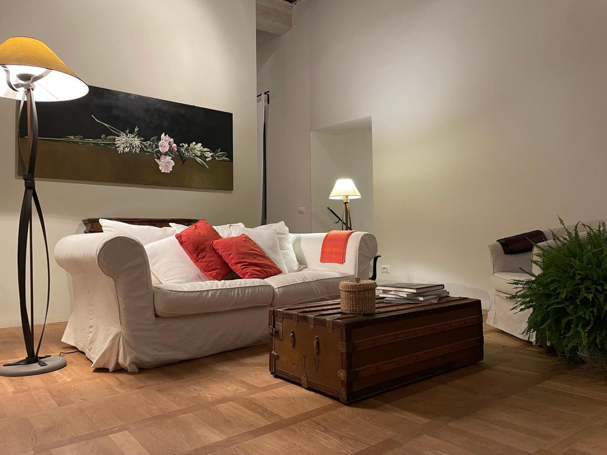 Center, Luxury & History In Via Monserrato Apartment *