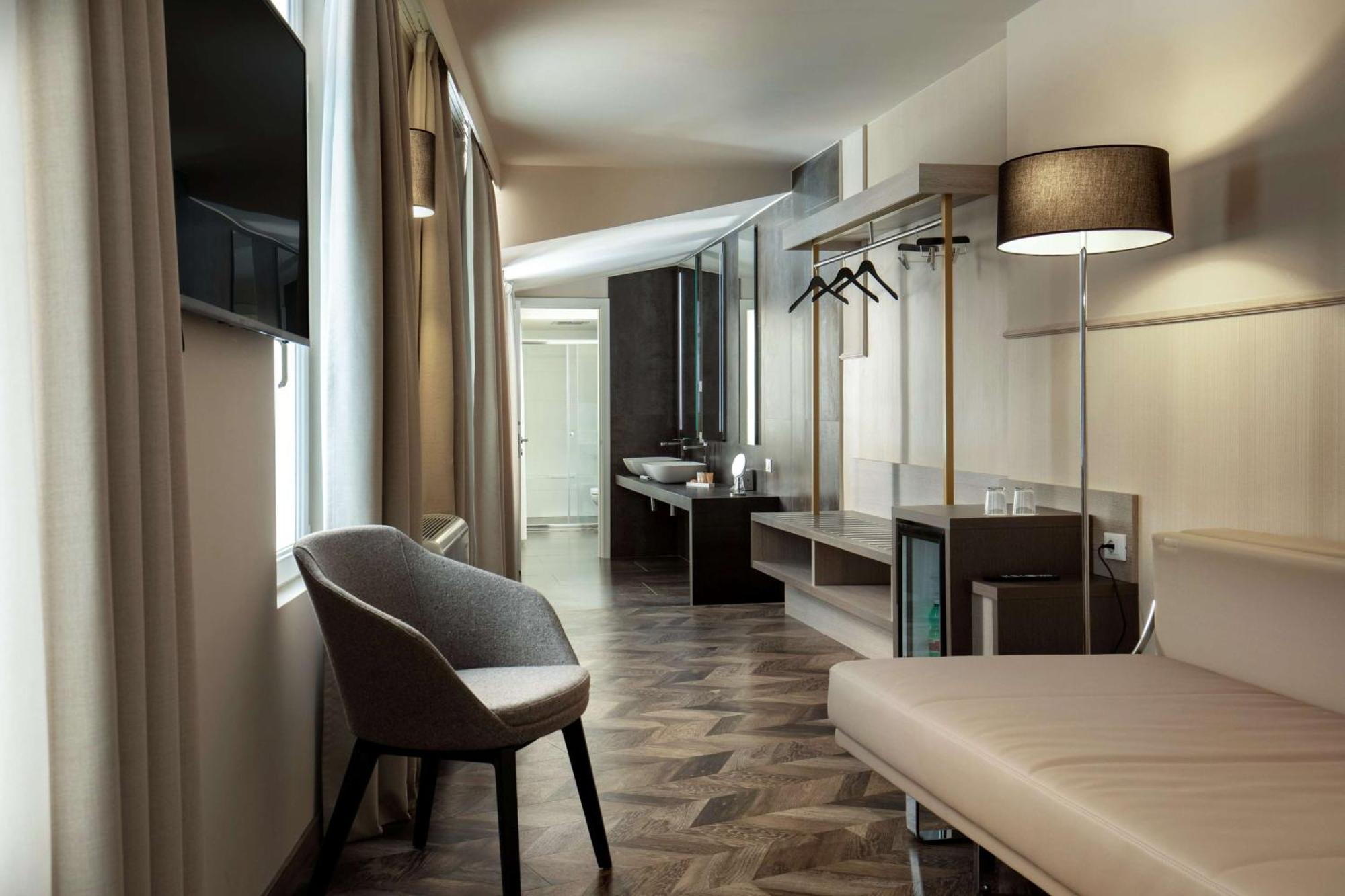 Cosmopolita Rome, Tapestry Collection By Hilton Hotel Rome
