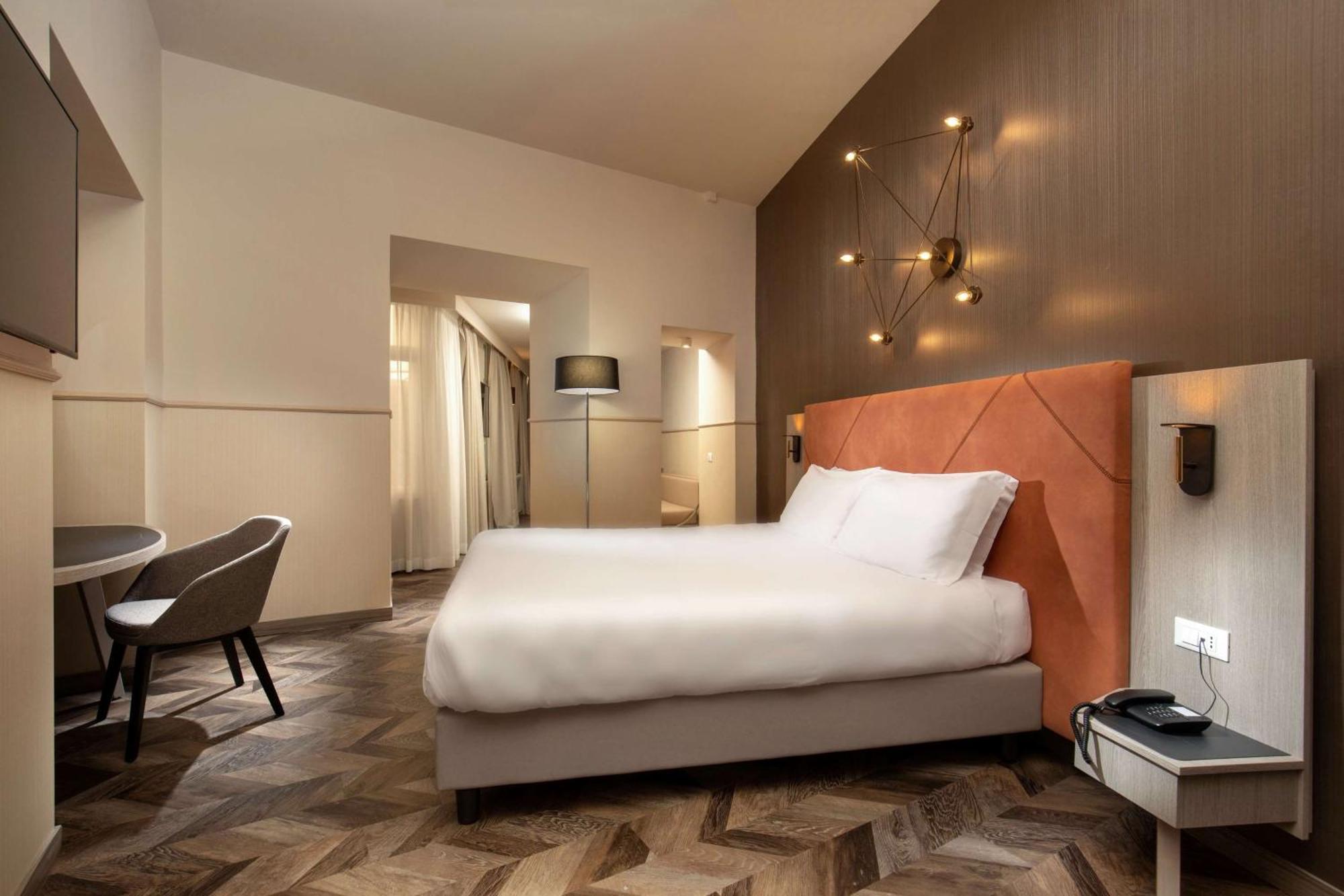 Hotel Cosmopolita Rome, Tapestry Collection By Hilton