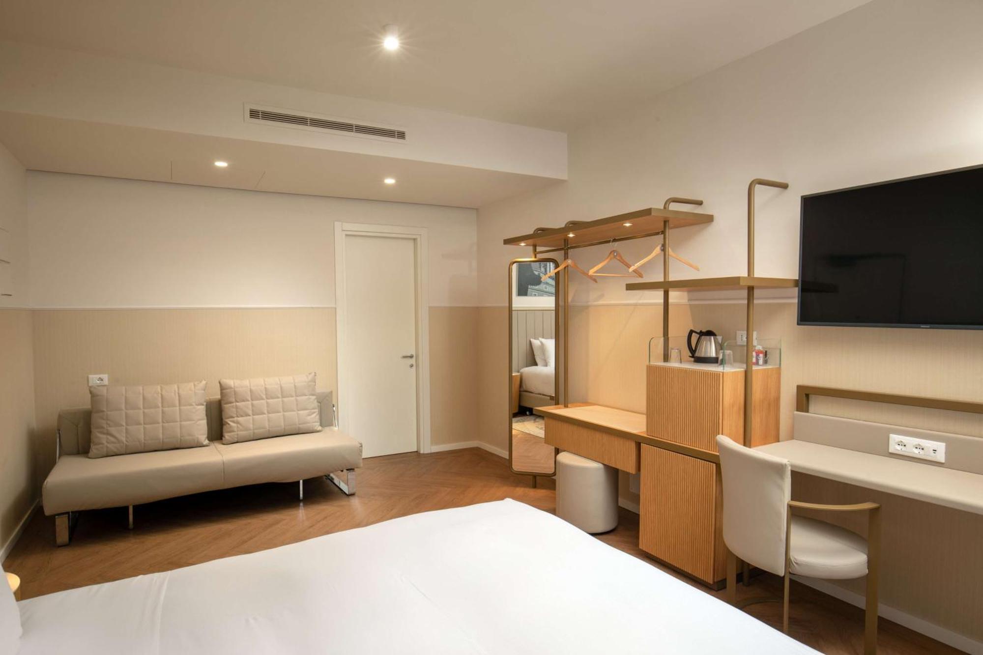 Hotel Cosmopolita Rome, Tapestry Collection By Hilton Rome