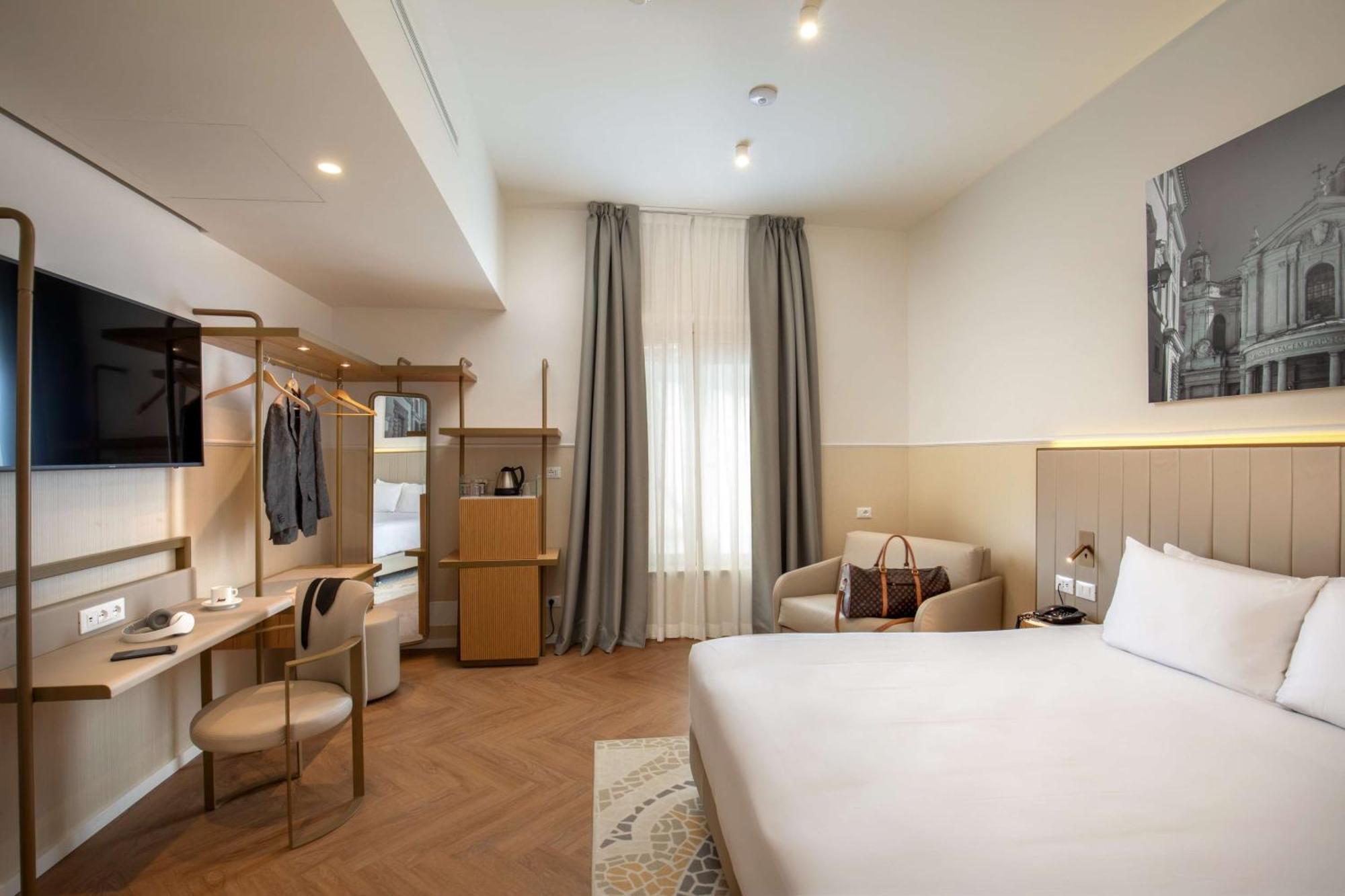 Cosmopolita Rome, Tapestry Collection By Hilton
