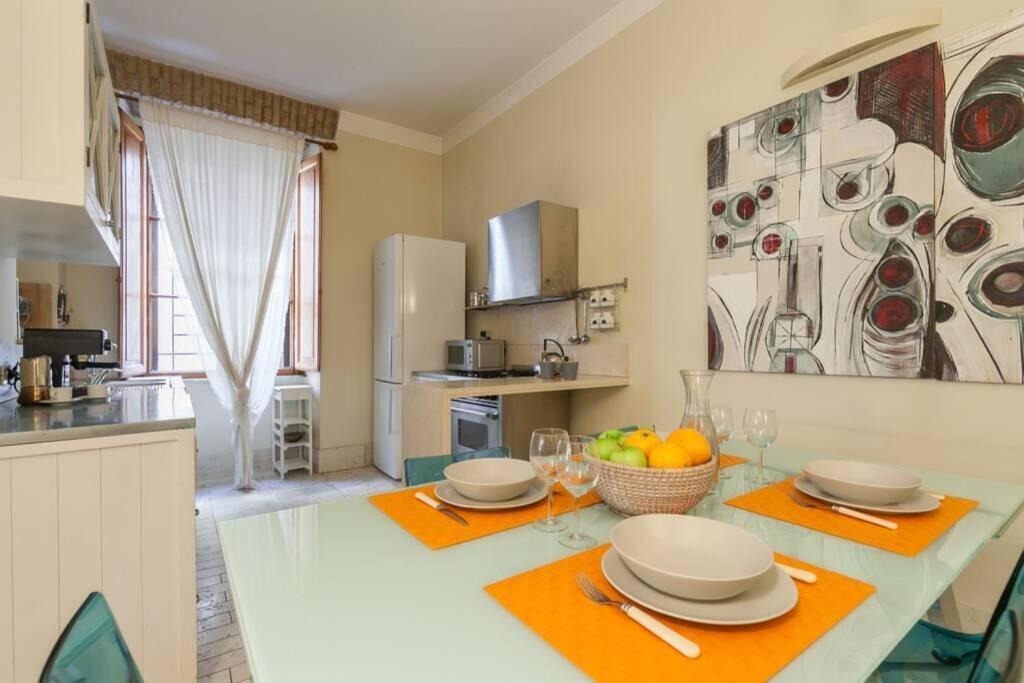 Borgo Pio - Quite And Spacious Apartamento Roma