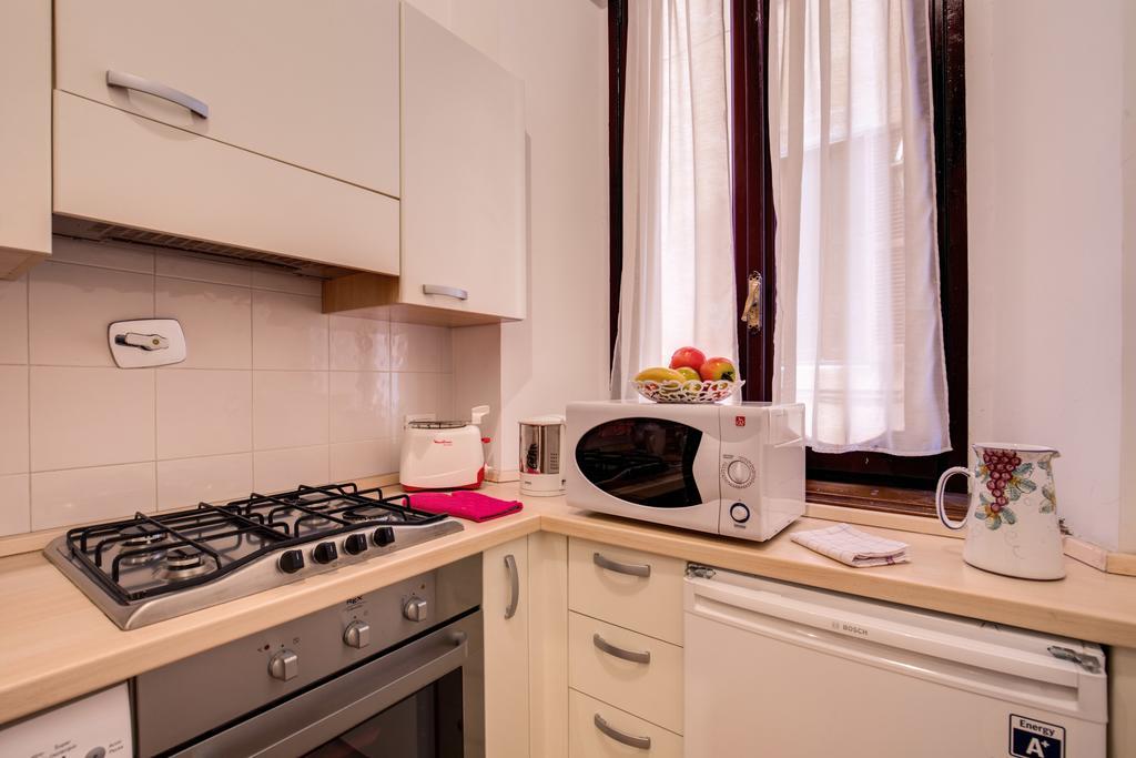 Navona Flowers Appartement *