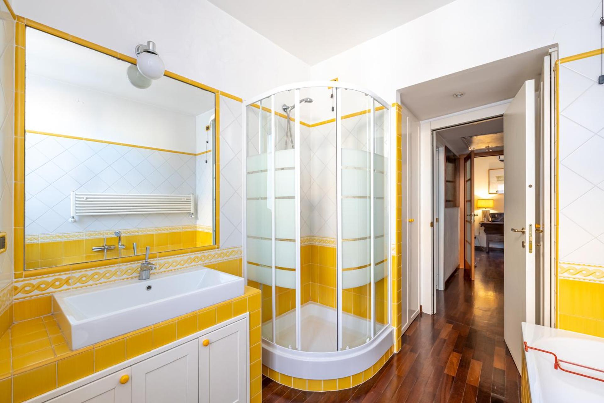 New Trastevere Home: Big, Elegant, Comfy