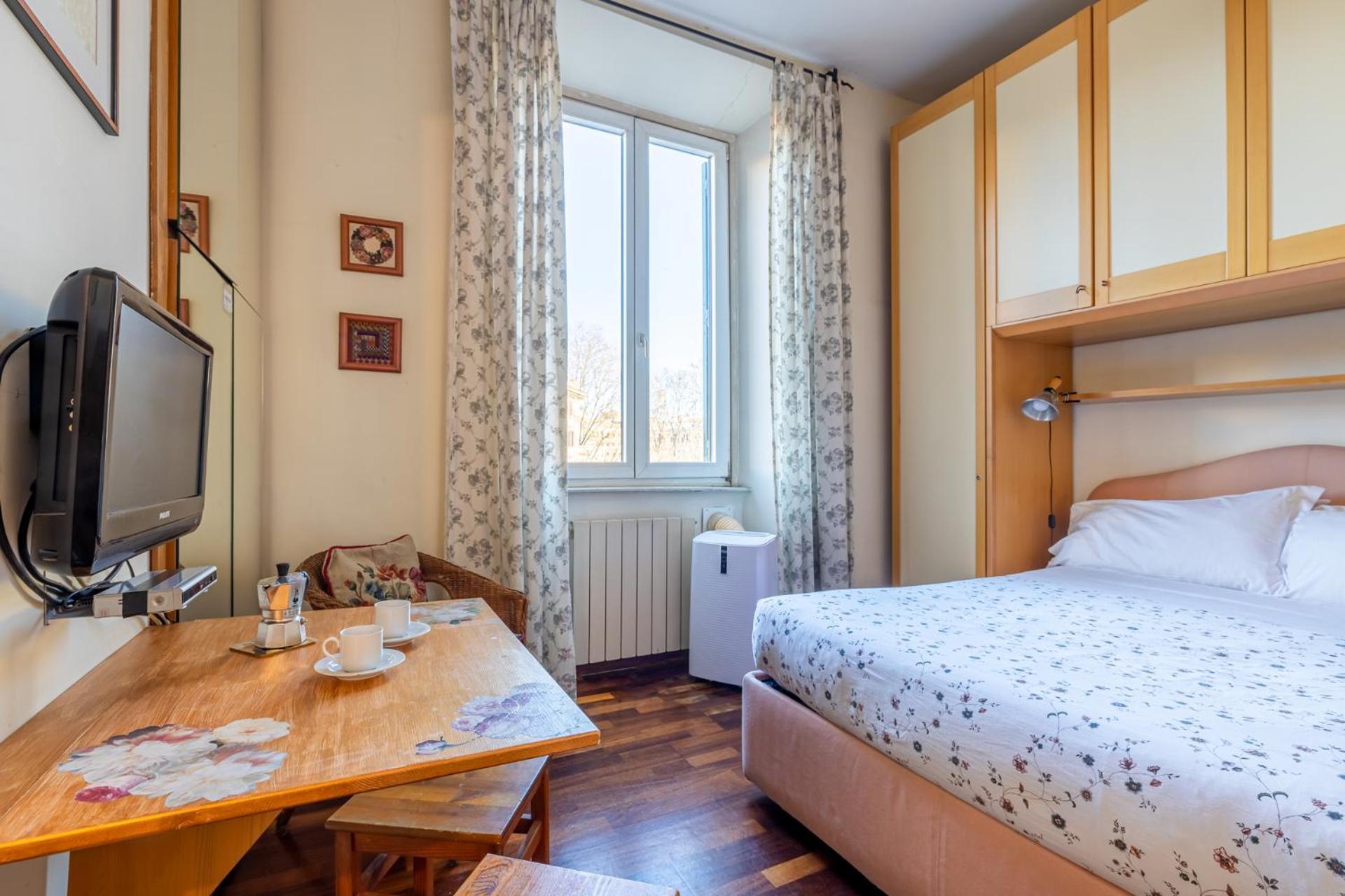 New Trastevere Home: Big, Elegant, Comfy *