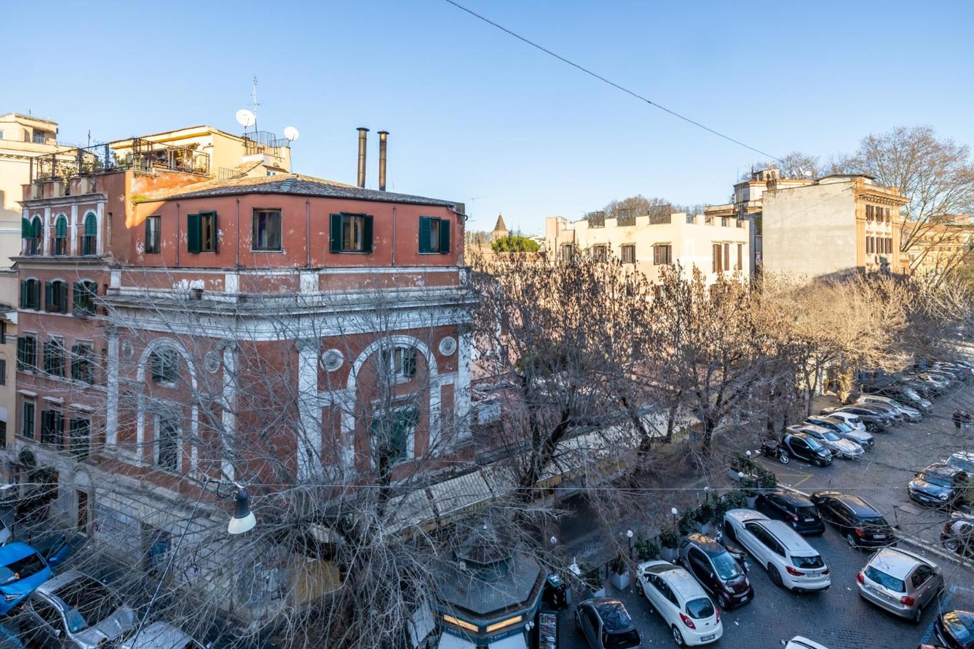 New Trastevere Home: Big, Elegant, Comfy Appartamento