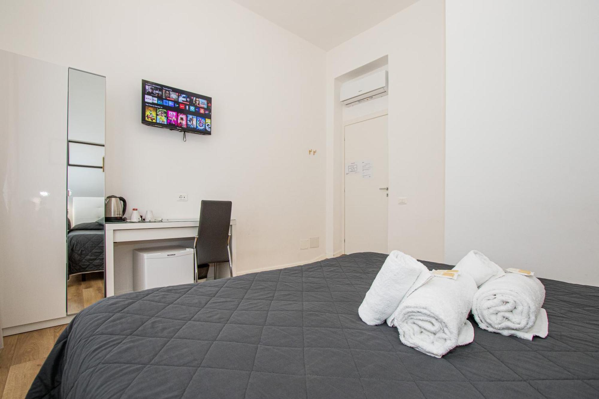 23 Guest house *