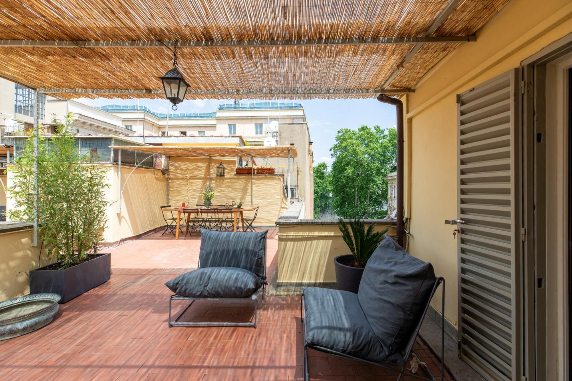 Apartment Iflat Trastevere Stylish 4 Bedroom Penthouse