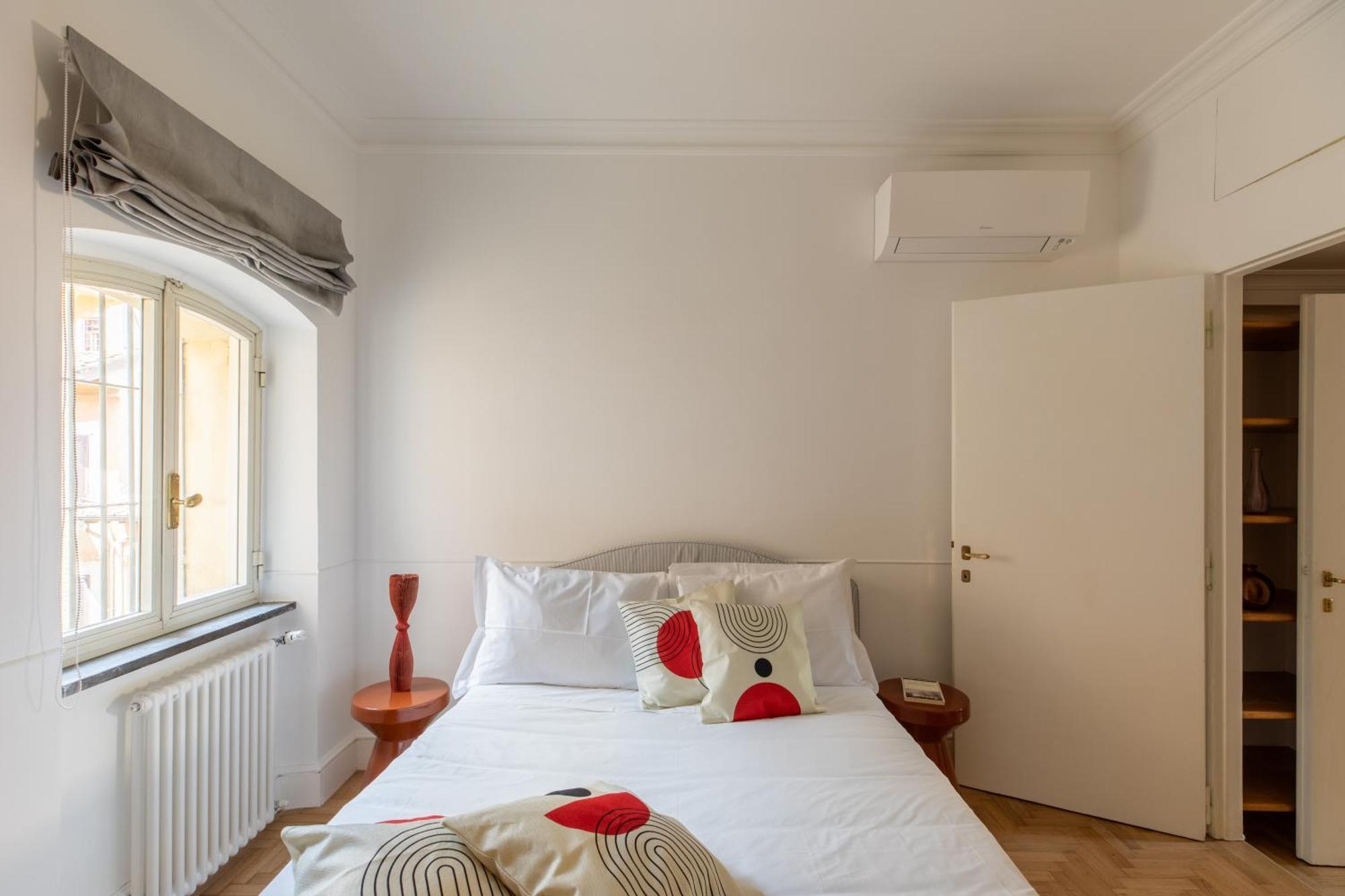 Apartment Iflat Trastevere Stylish 4 Bedroom Penthouse
