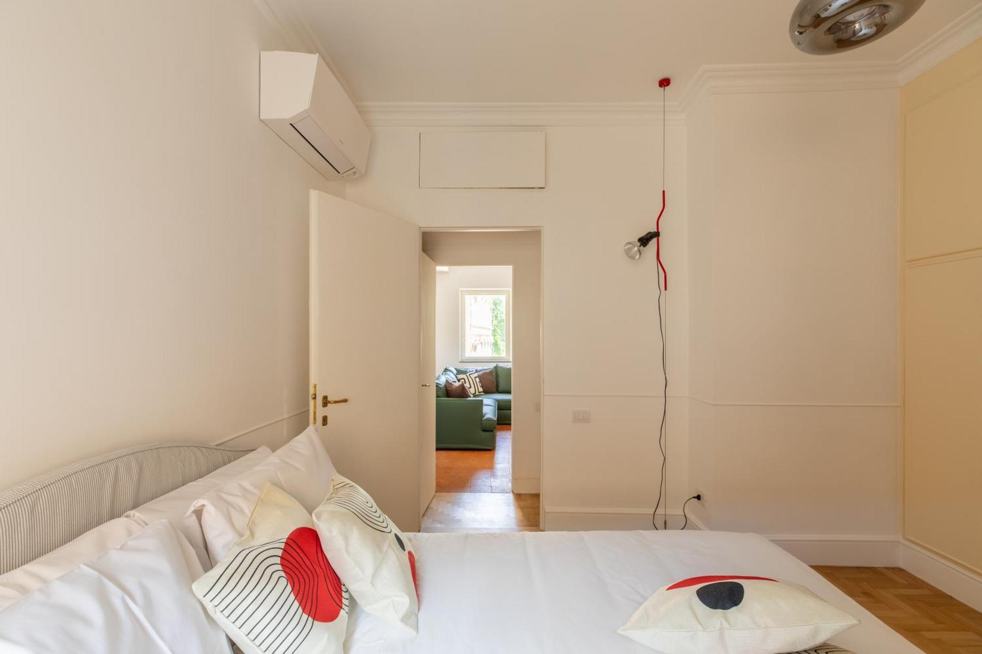 Apartment Iflat Trastevere Stylish 4 Bedroom Penthouse *