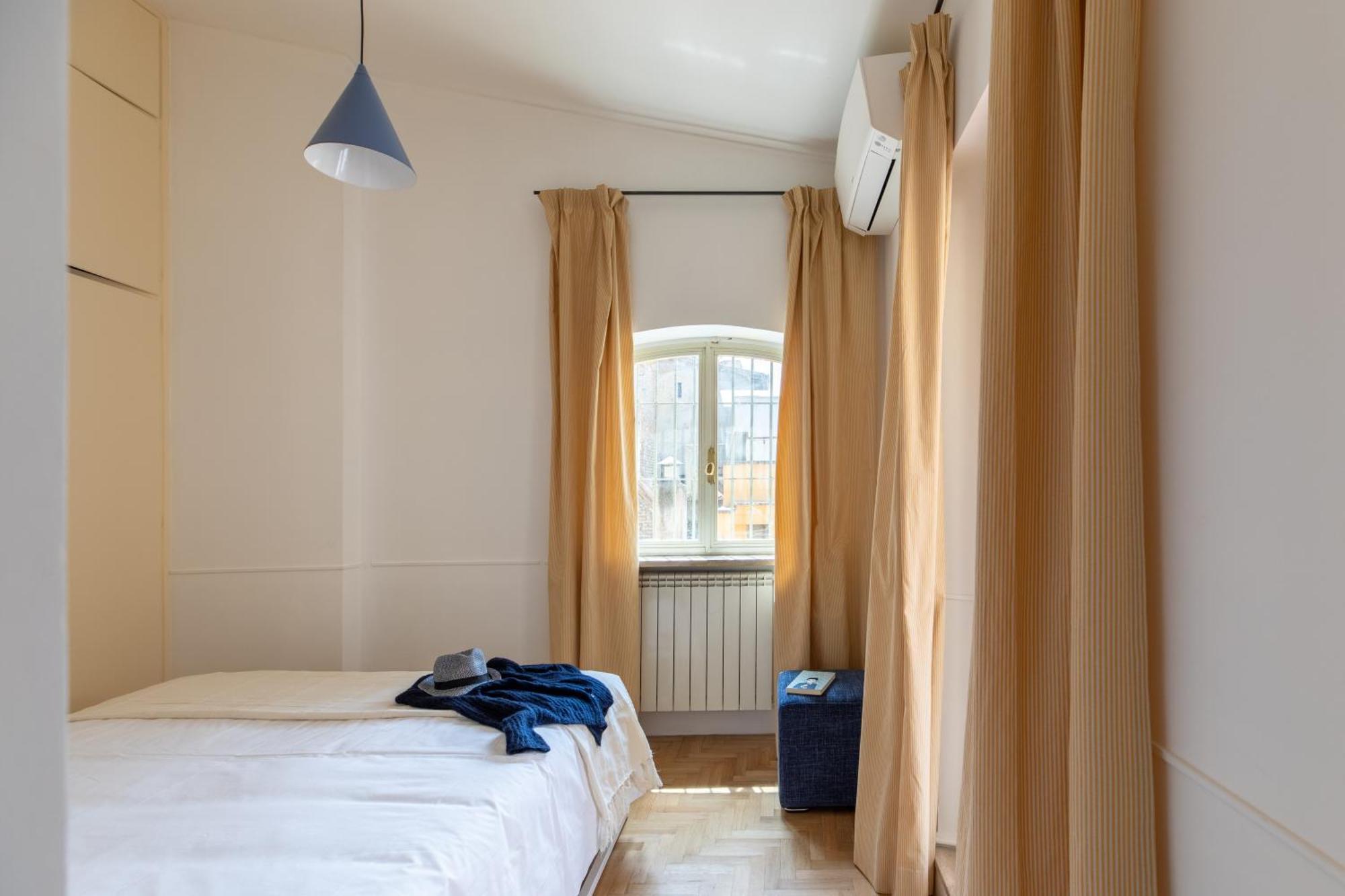 Apartment Iflat Trastevere Stylish 4 Bedroom Penthouse *