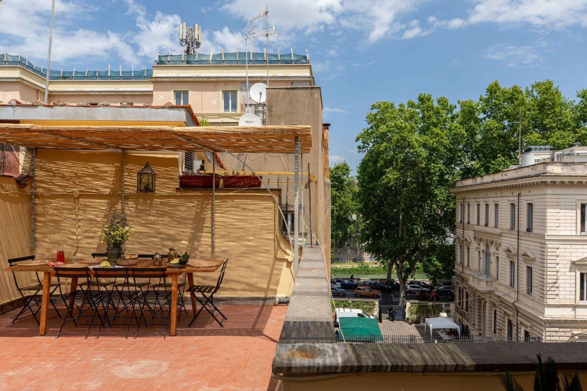 Apartment Iflat Trastevere Stylish 4 Bedroom Penthouse *