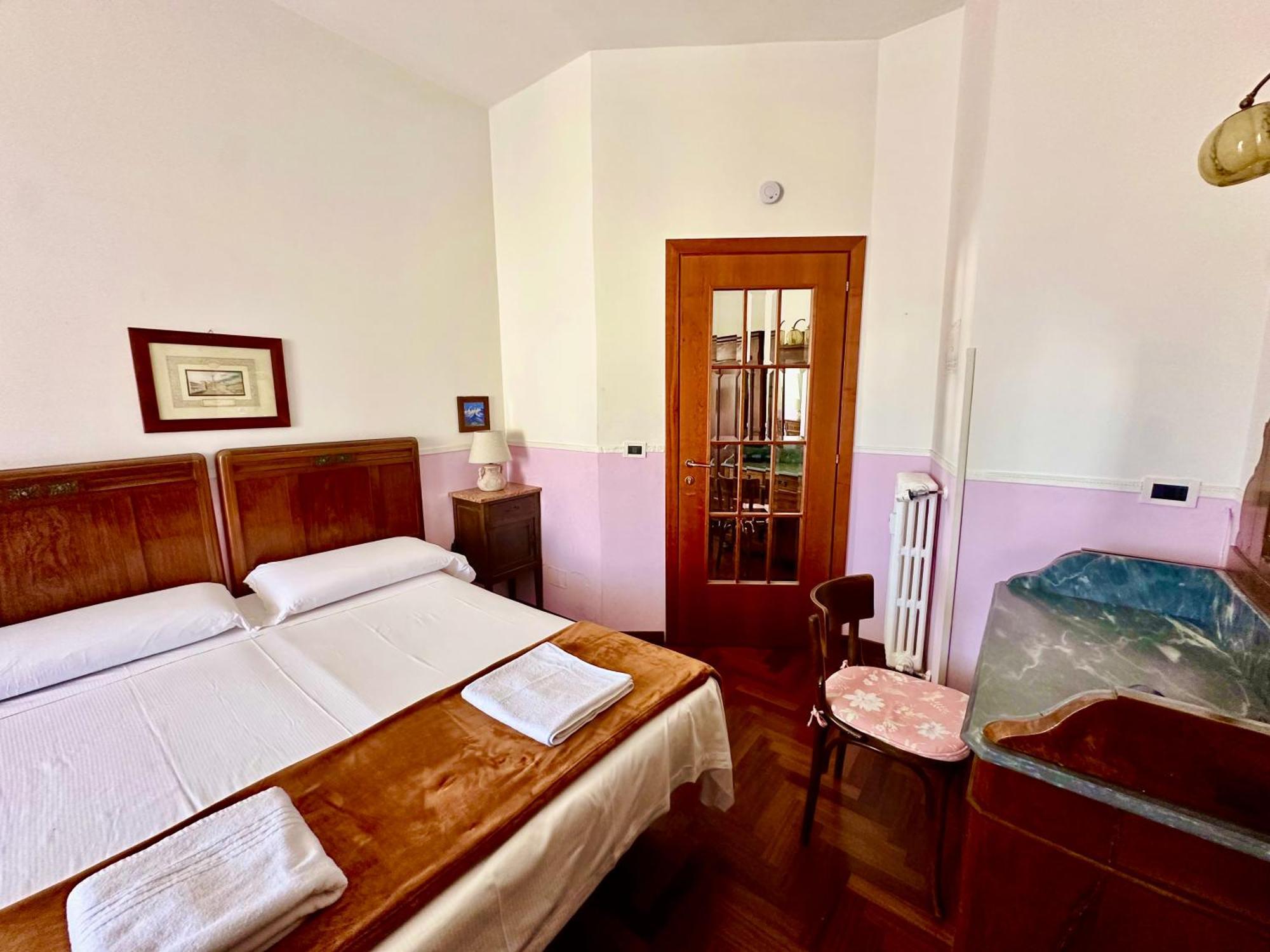 Pardis Guest house