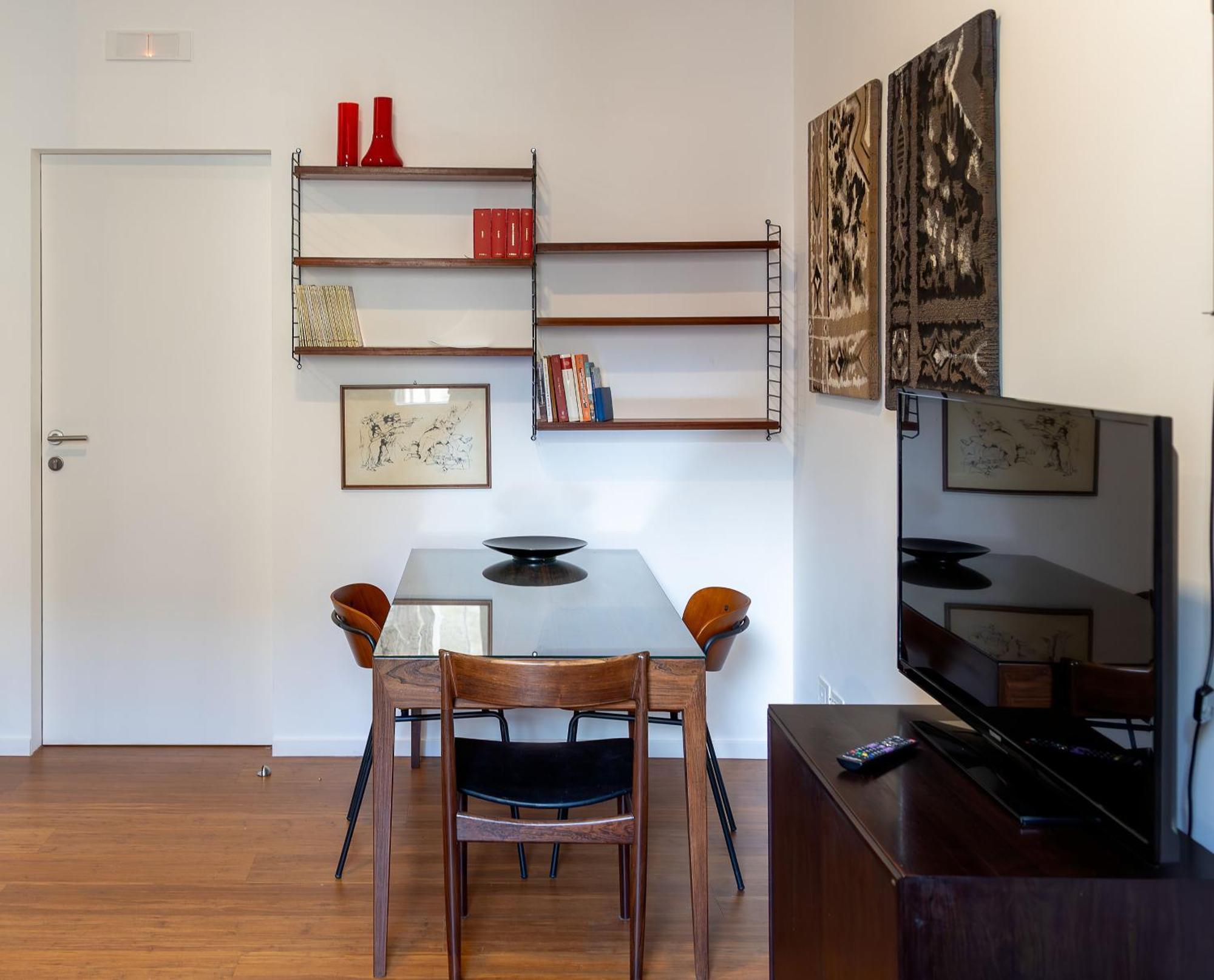 Bed & Breakfast Art Lab