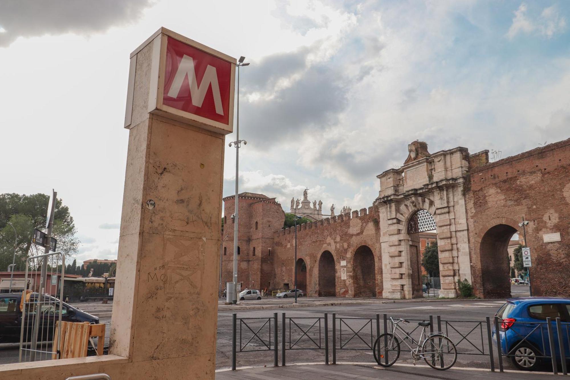 Re Di Rhome * Rome