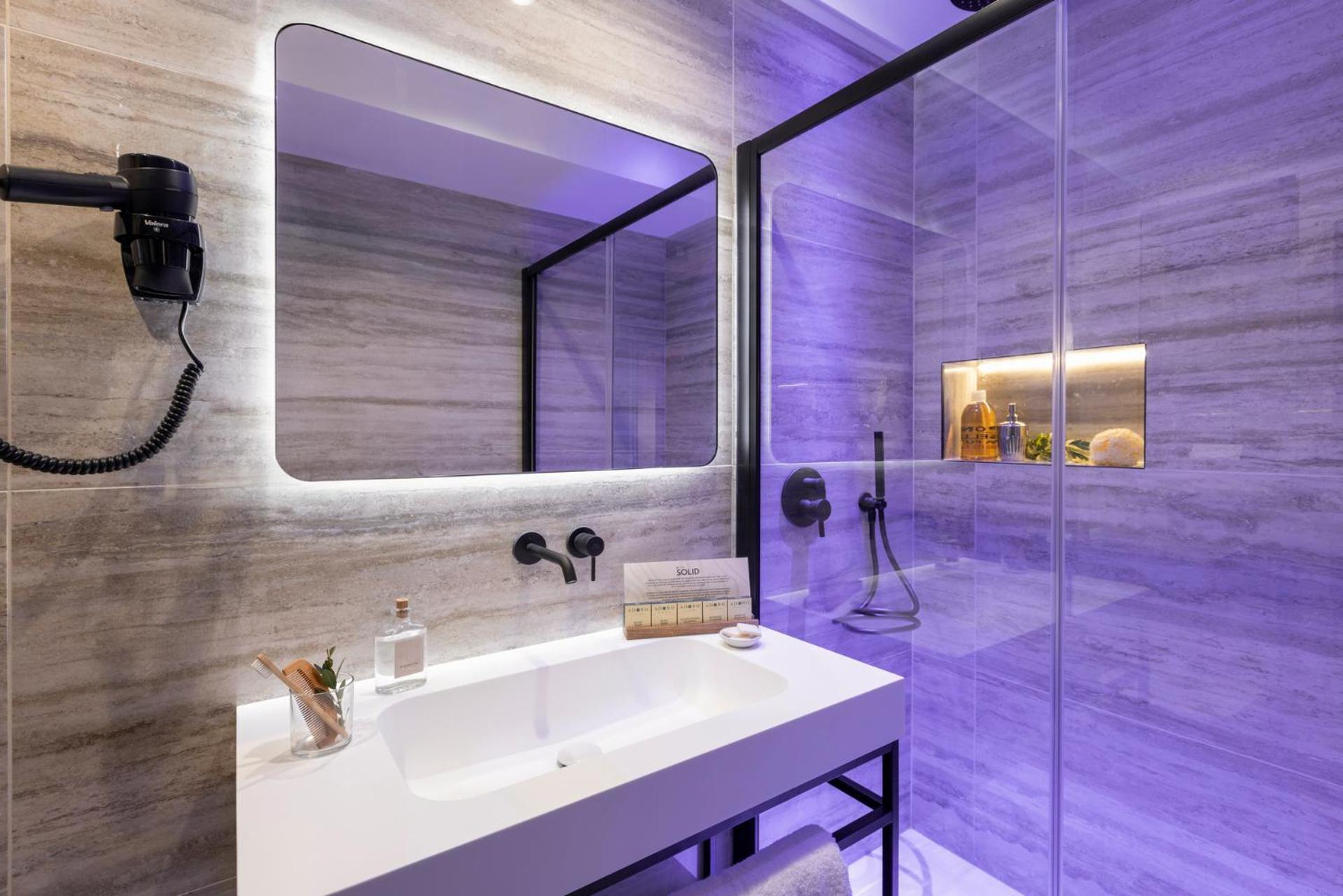 Hotel Adoro