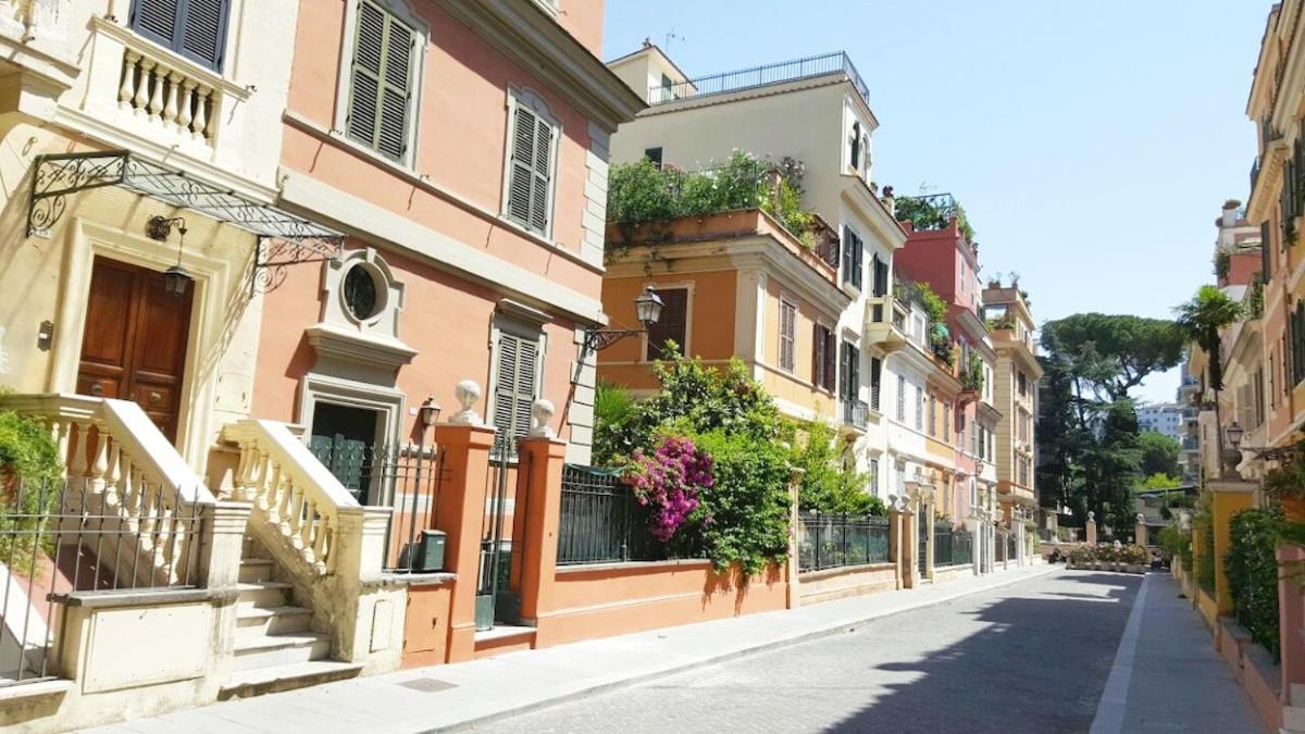 Casa Donatello - Far From * Roma