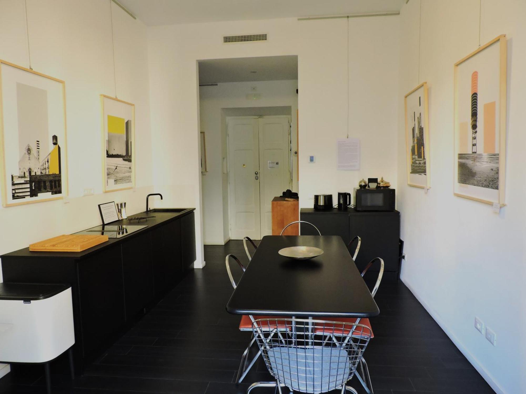 Bed & Breakfast Art Lab