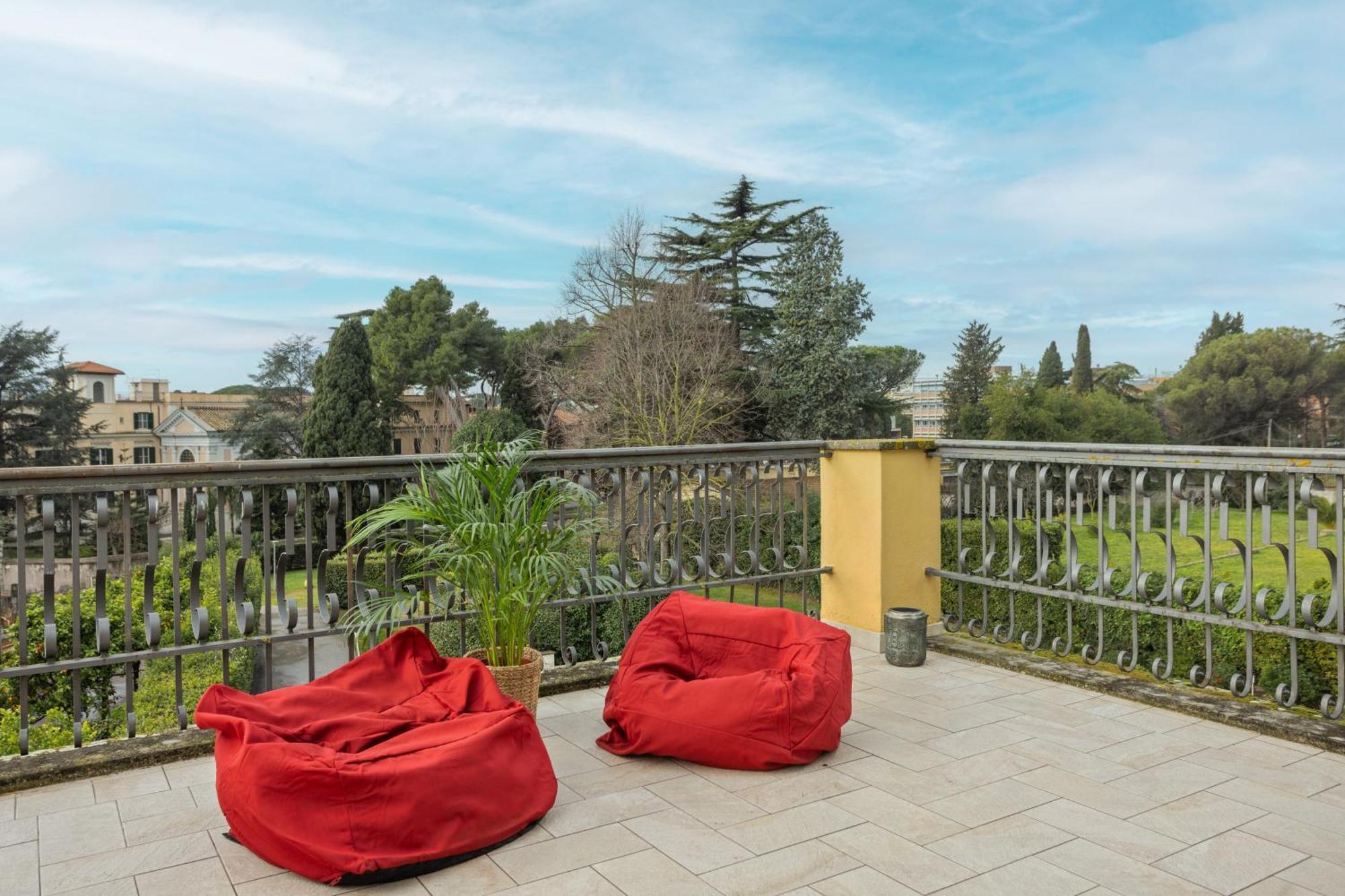The Poolside House - New 2 Bedroom With Terrace Appartement *