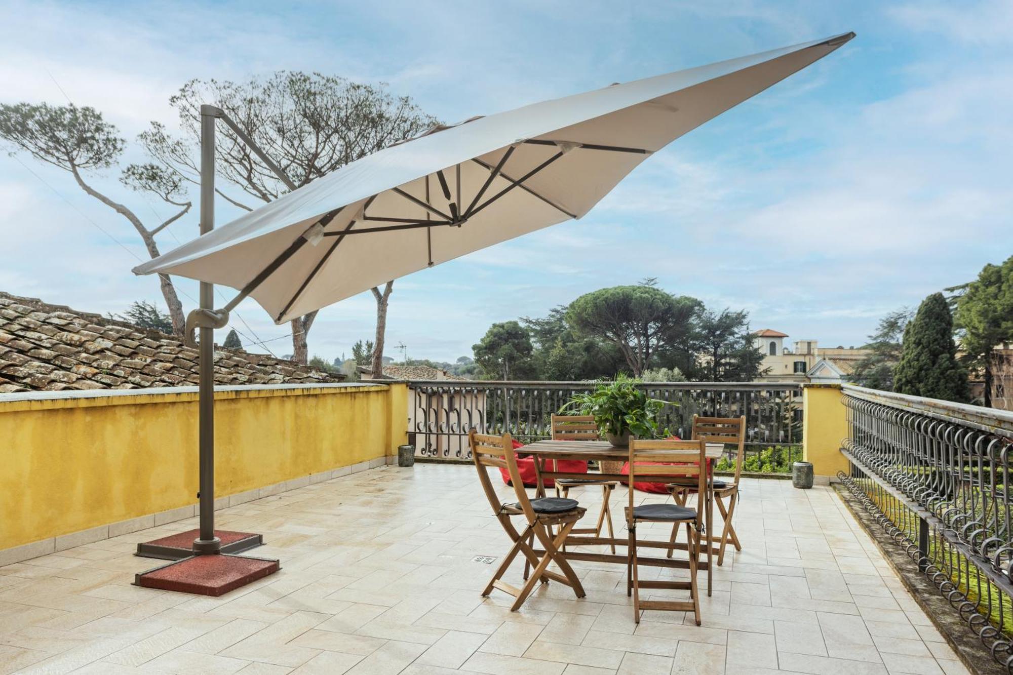 The Poolside House - New 2 Bedroom With Terrace Appartement