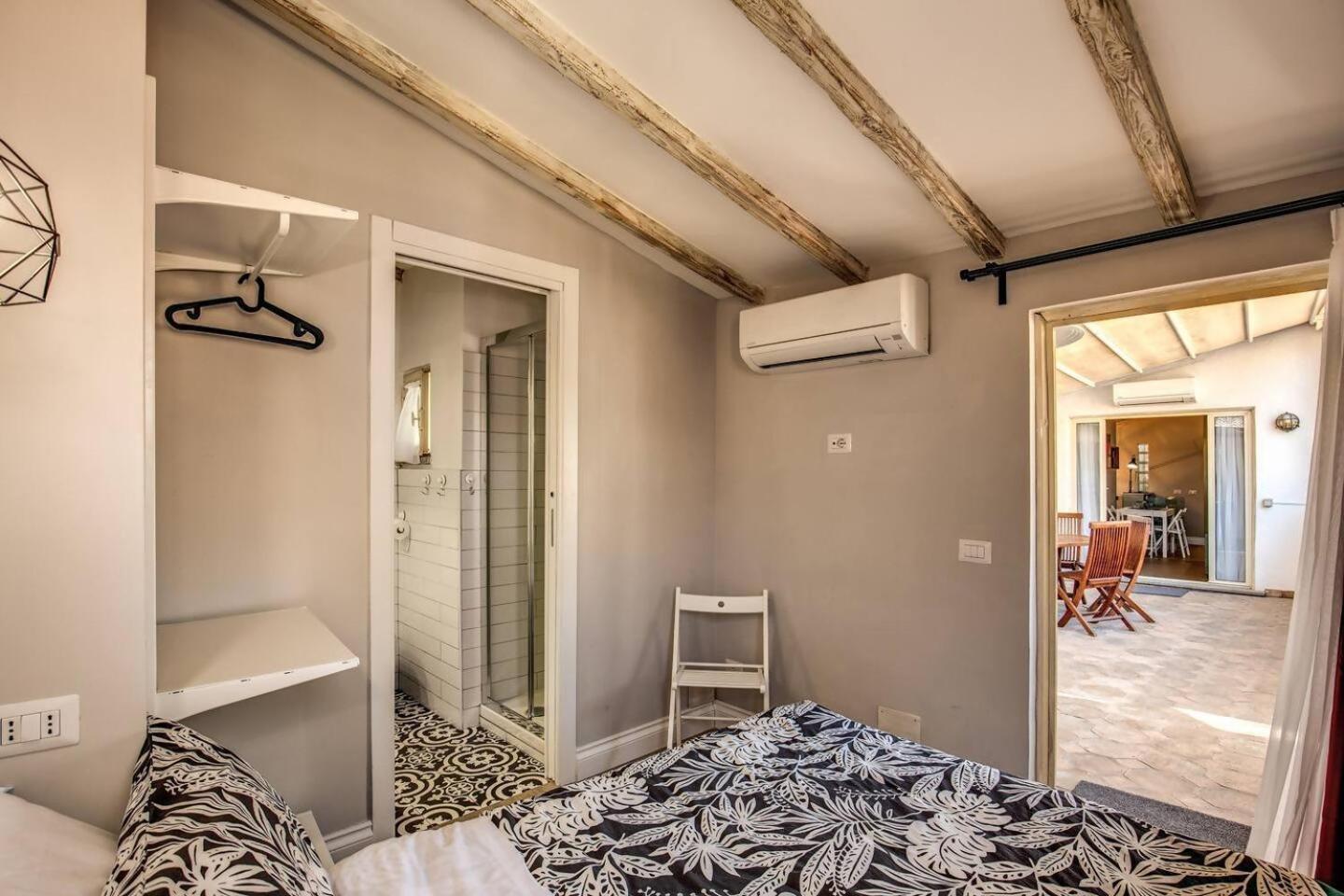 Attic With Terrace By Trevi Fountain Rome