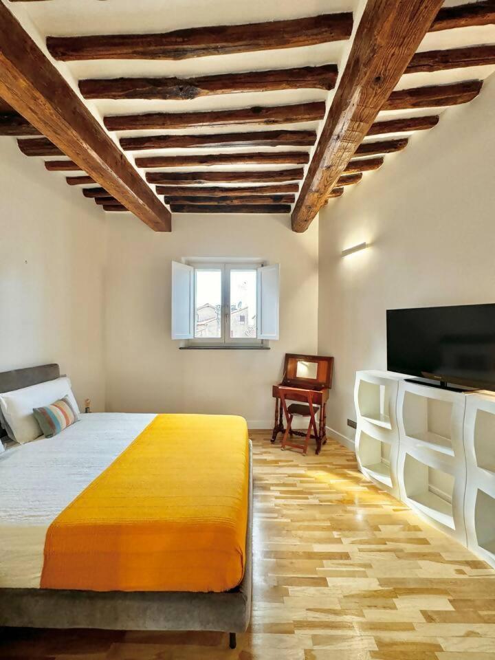 Vetrina In Luxury Apartment