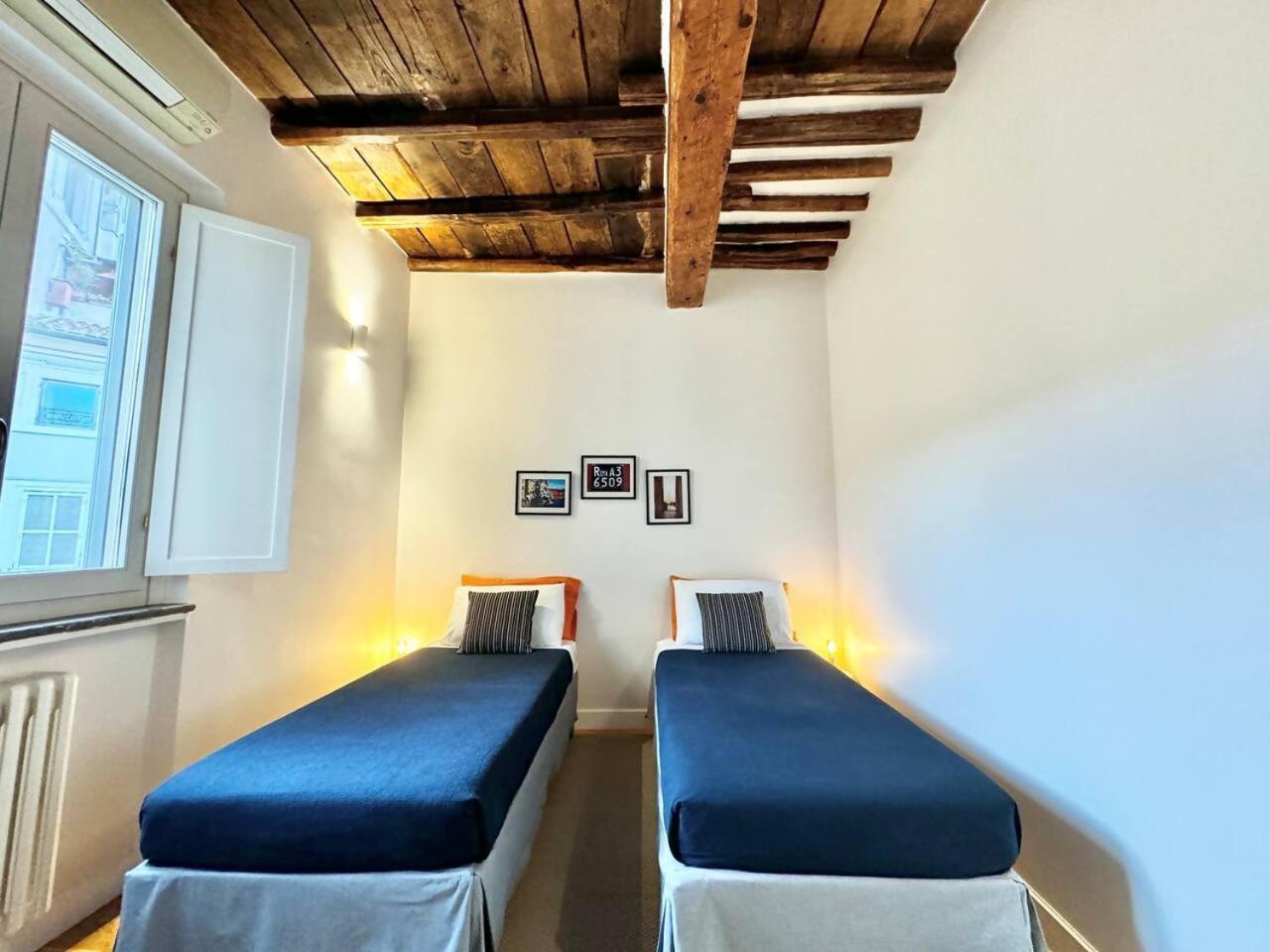 Vetrina In Luxury Apartment Rome