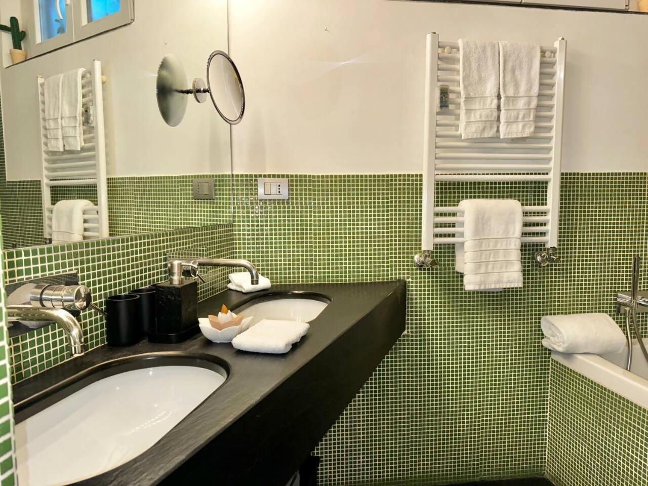 Vetrina In Luxury Apartment Rome