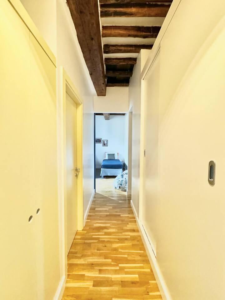 Vetrina In Luxury Apartment
