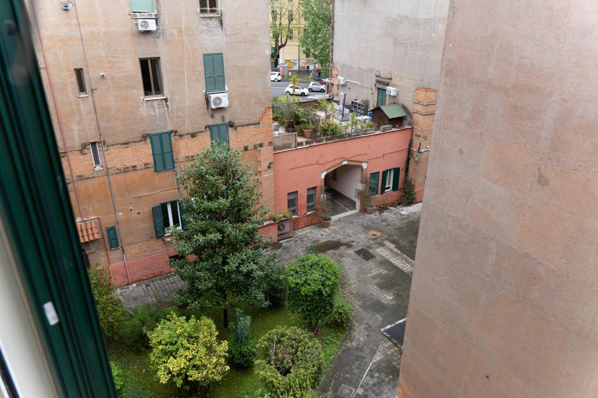 Vatican Court * Roma
