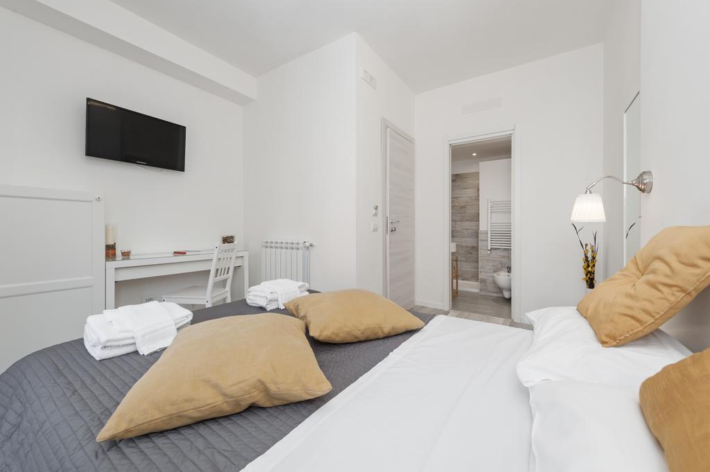 De Guestibus 2* Rome
