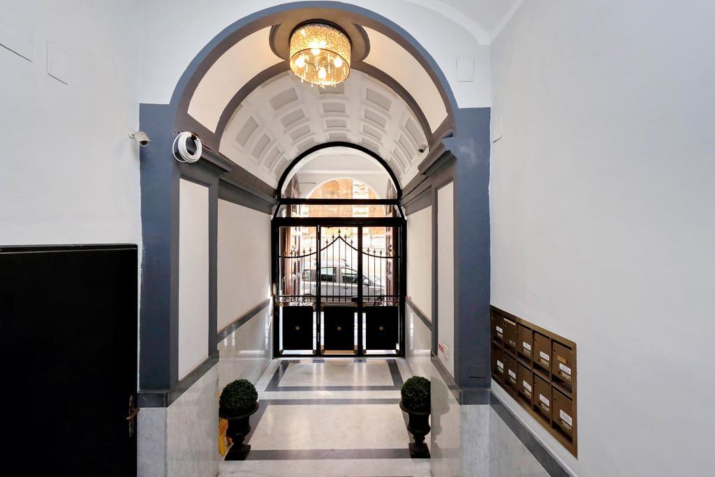 Apartment Charming Antonia 300 Mt From Colosseum Rome