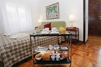 Houspitality Caesar Couette-café Rome