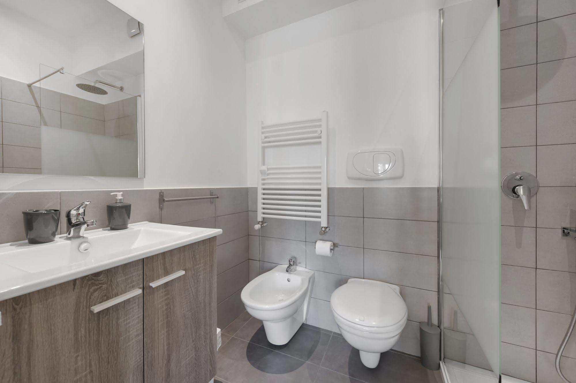De Guestibus 2* Rome