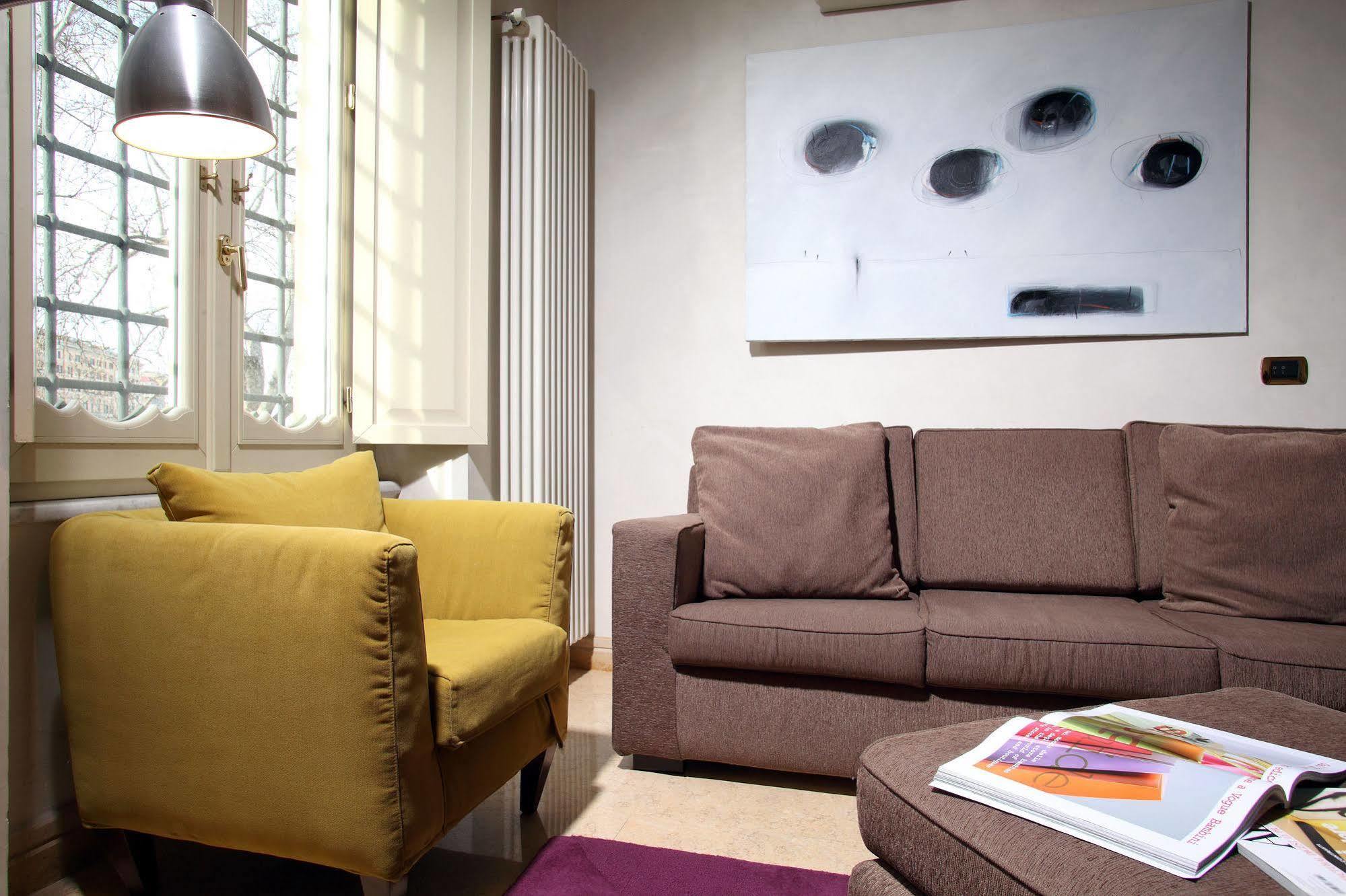 Apartment Dimora Storica Palazzo Marescalchi Belli Rome