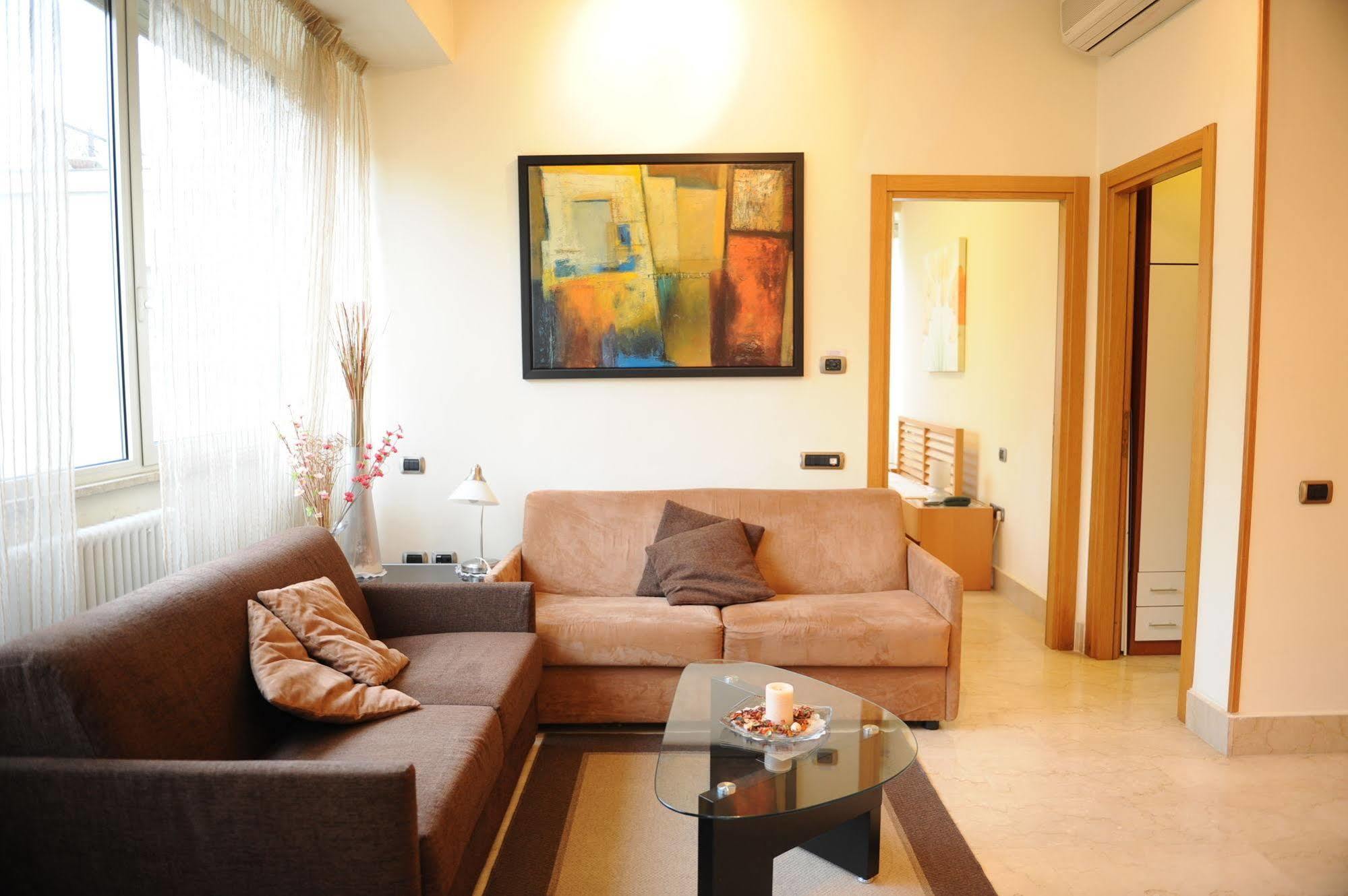 Lux Aparthotel Roma
