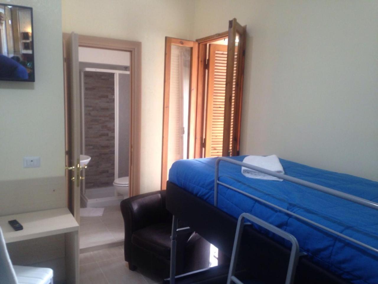 Hola Guest house Rome