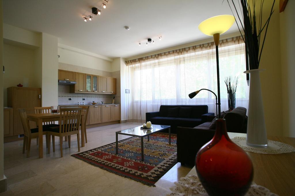 Lux Aparthotel Roma