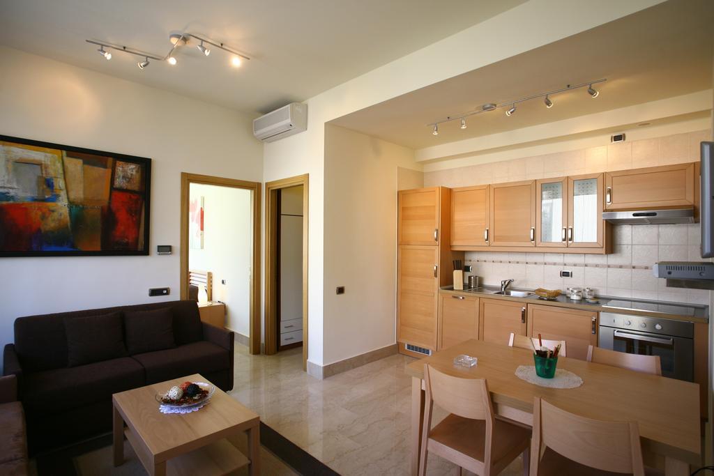 Aparthotel Lux 2*