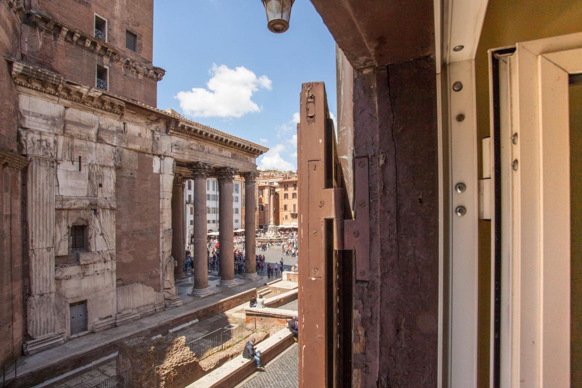 Apartment Pantheon View Experience Rome