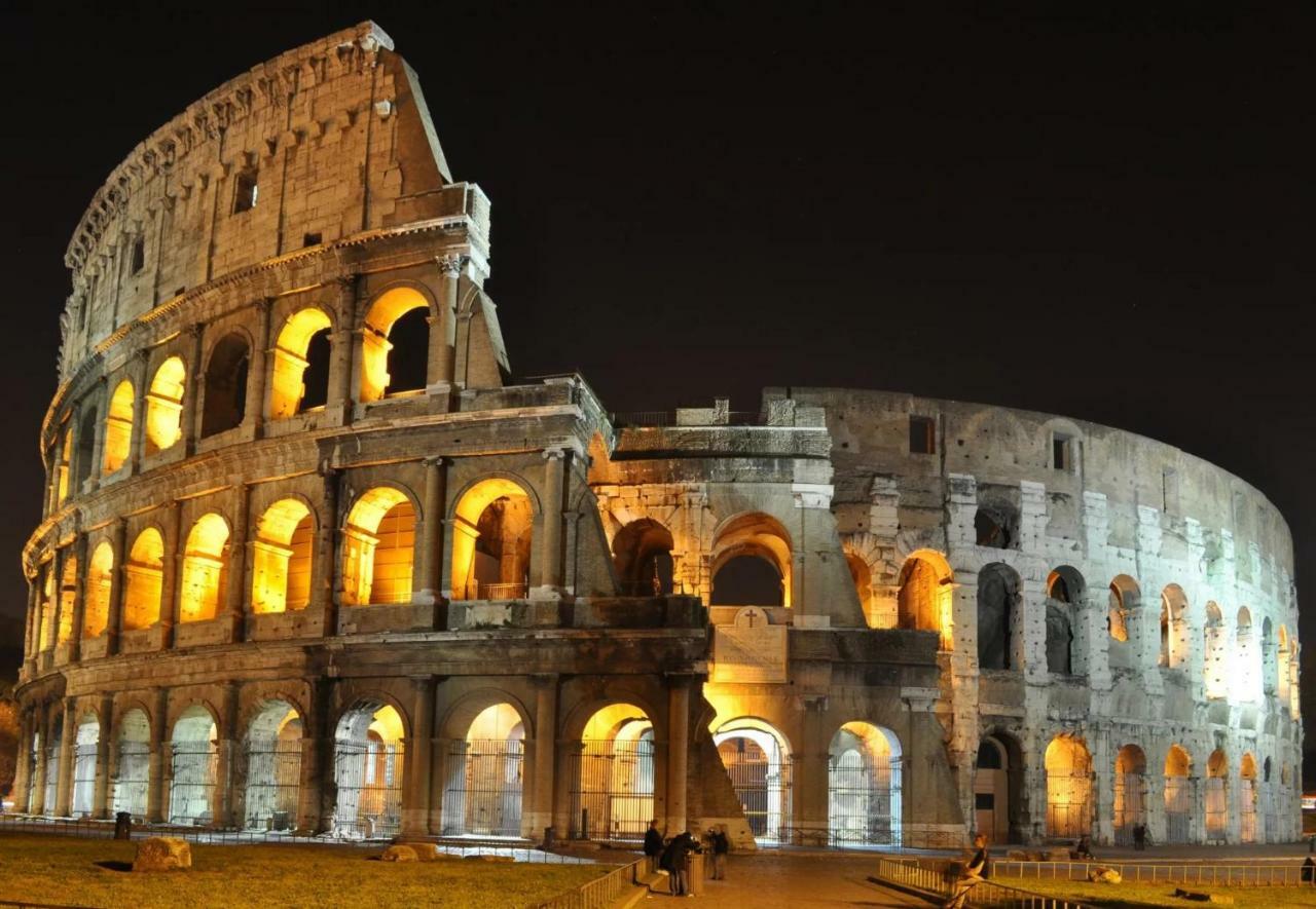 Rhomenjoy Open Space Colosseo * Rome