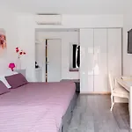 Rhome Accomodation