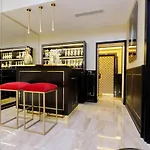 Trevi Diamond Luxury Suites & Jacuzzi