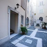 34 Forum Apartment