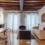 Pantheon View Apartment